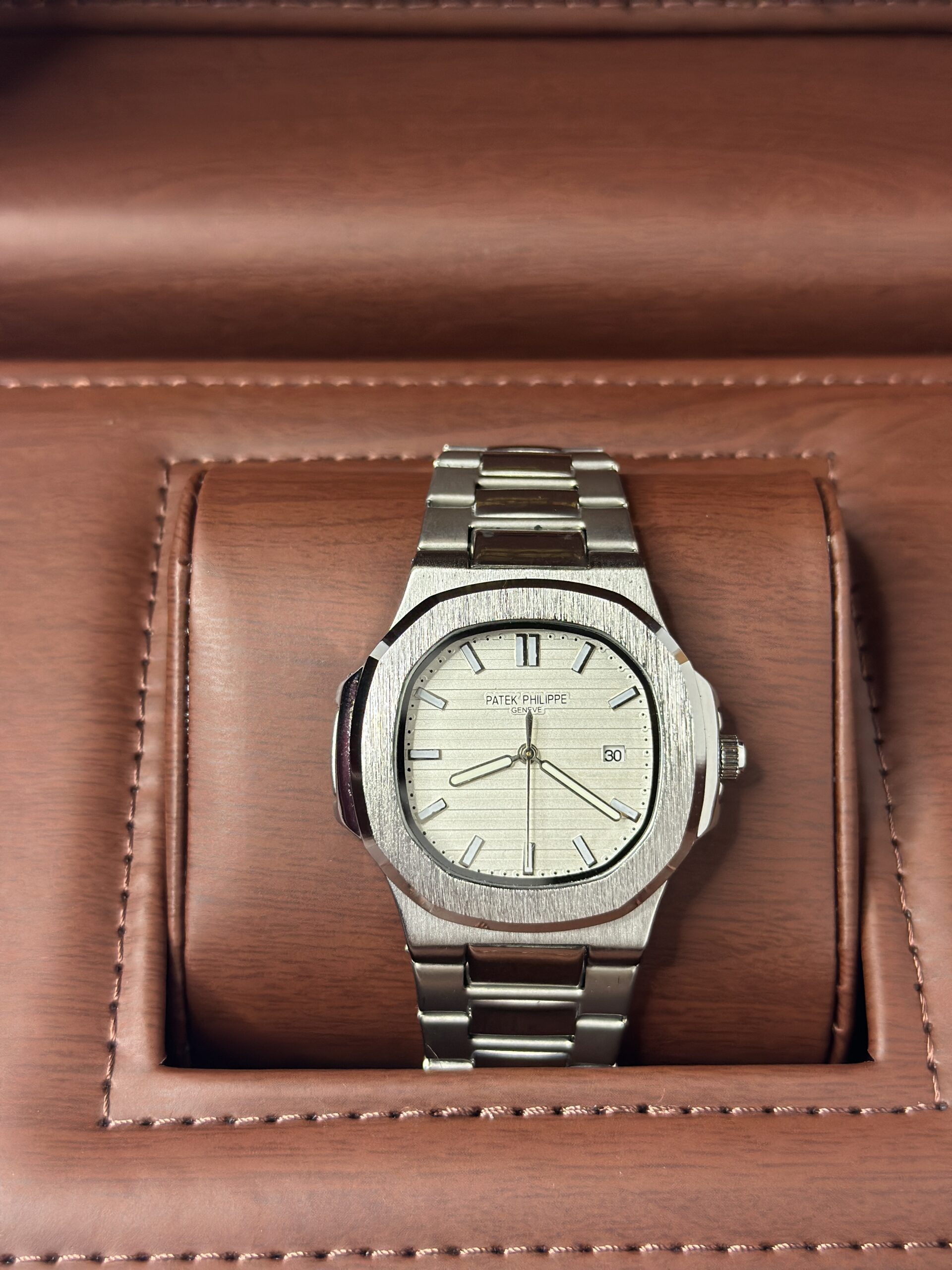 Patek Philippe White Dial with Silver Chain – Luminous Effect Watch