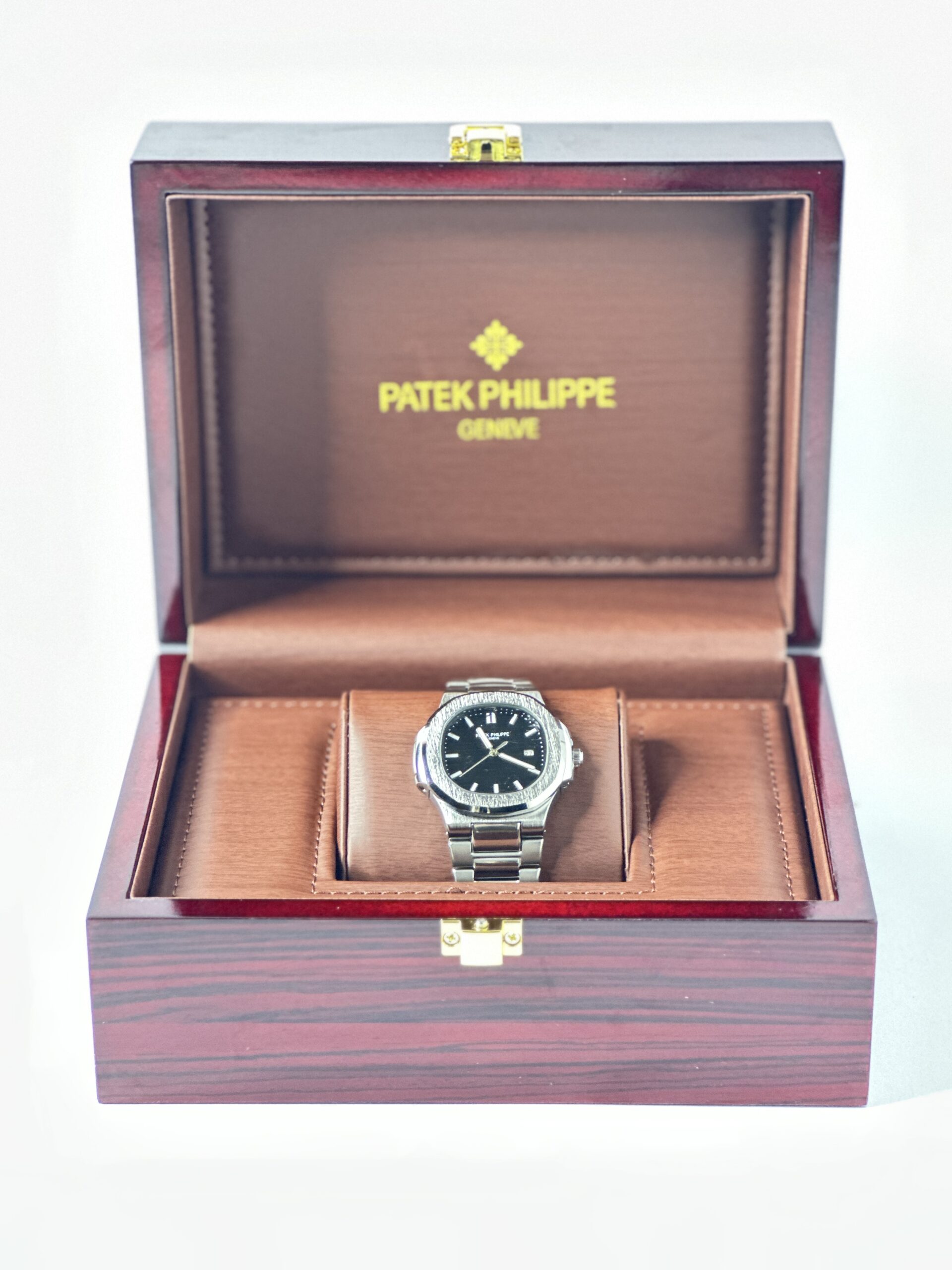 Patek Philippe Black Dial with Silver Chain – Luminous Effect Watch - Image 4