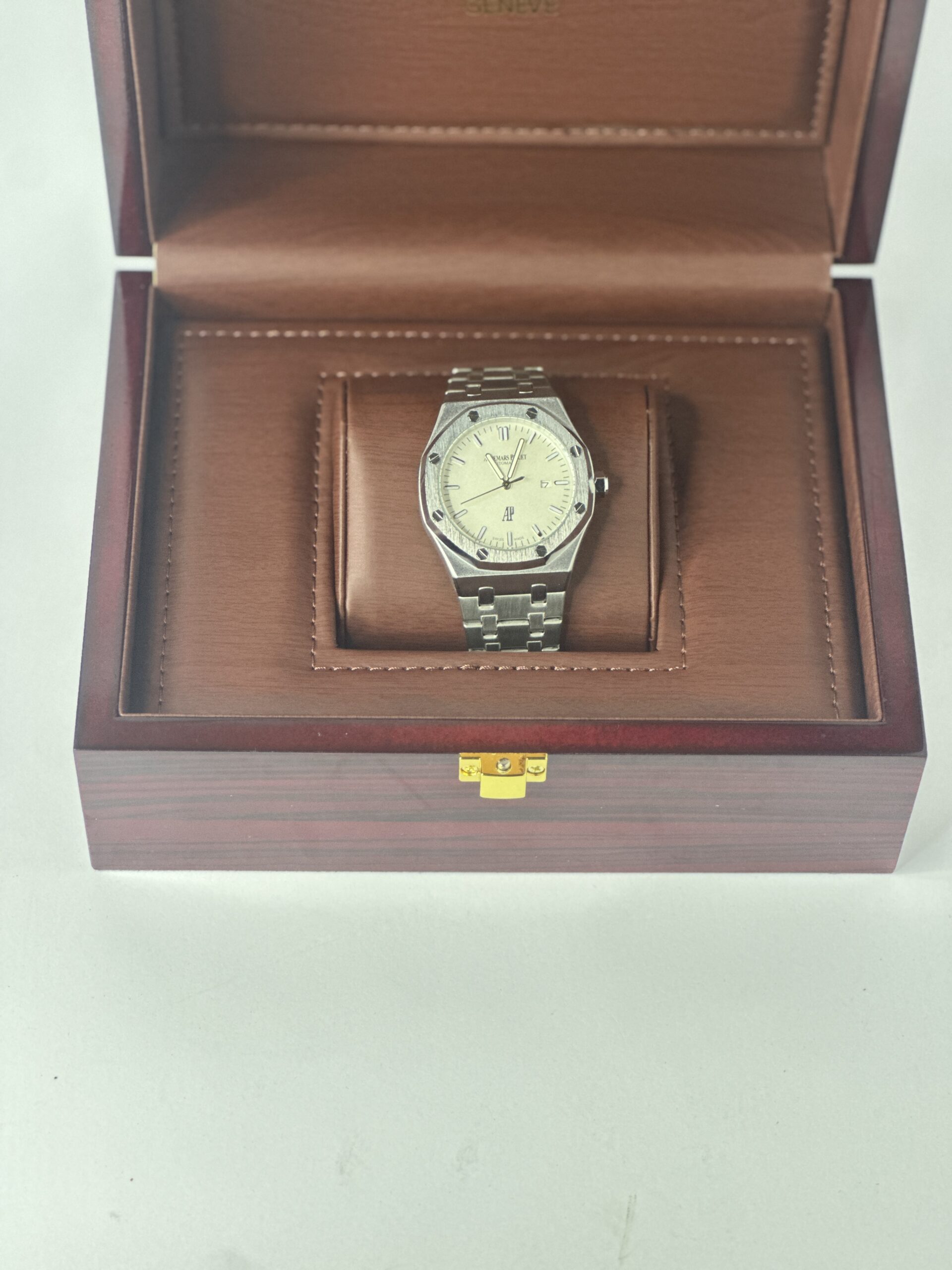 Audemars Piguet Royal Oak White Dial & Stainless Steel Silver Bracelet - Image 5