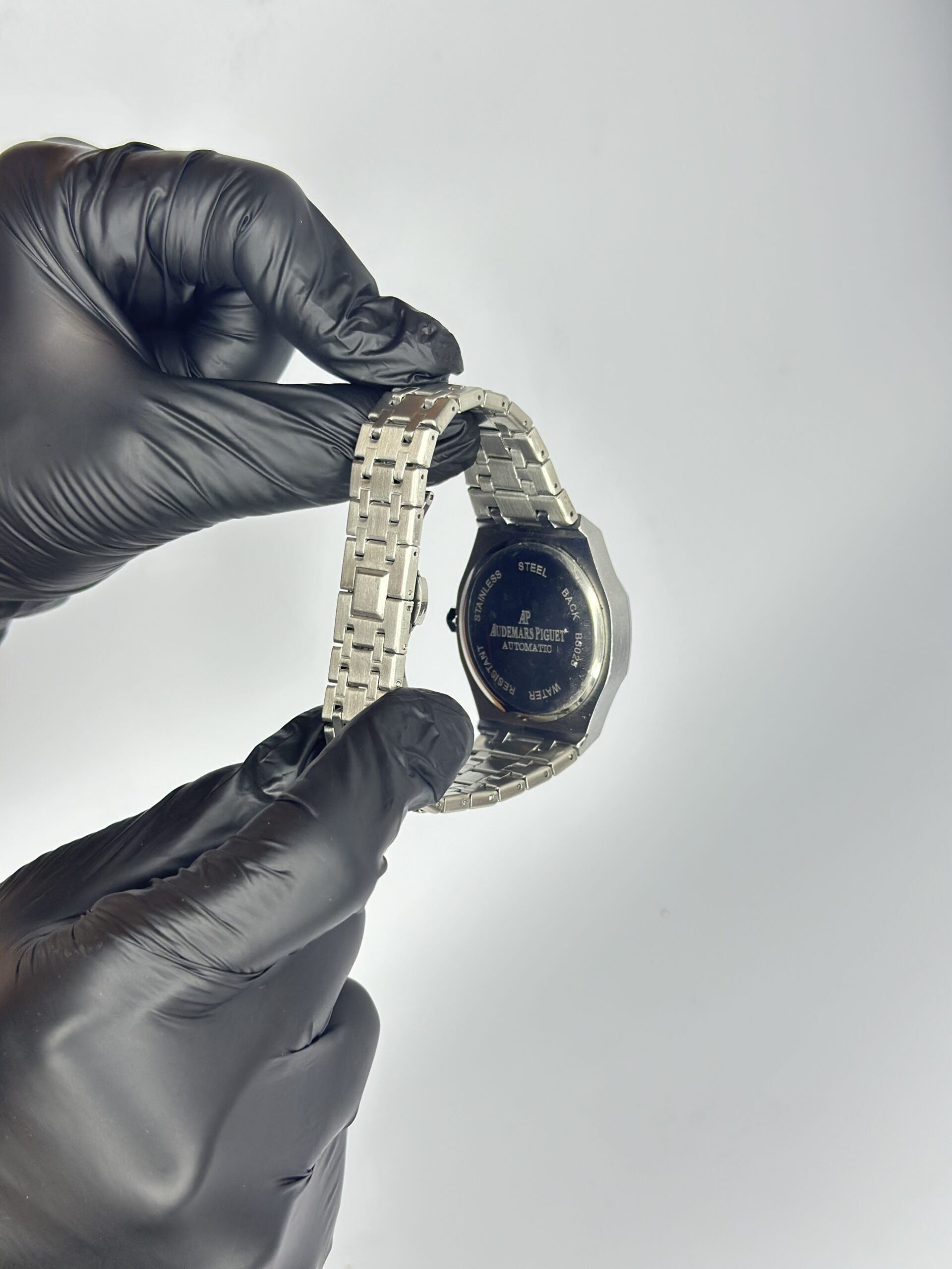 Audemars Piguet Royal Oak White Dial & Stainless Steel Silver Bracelet - Image 3