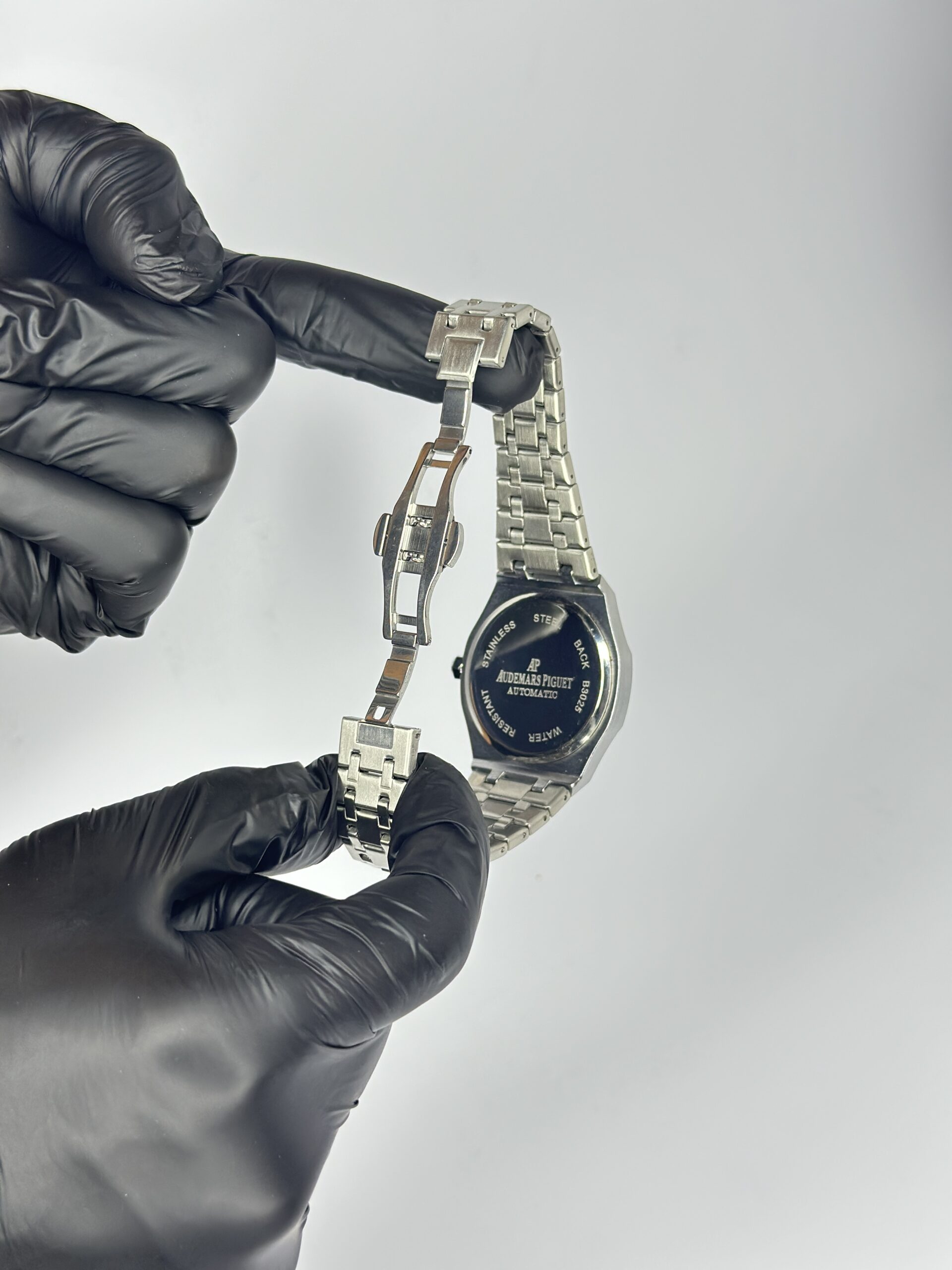 Audemars Piguet Royal Oak White Dial & Stainless Steel Silver Bracelet - Image 2